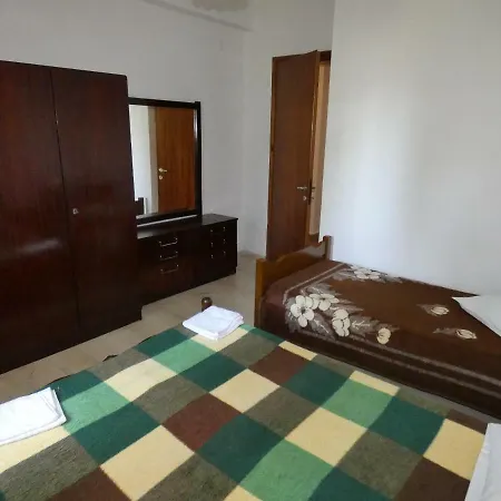 Iona Appartments Апартаменты *