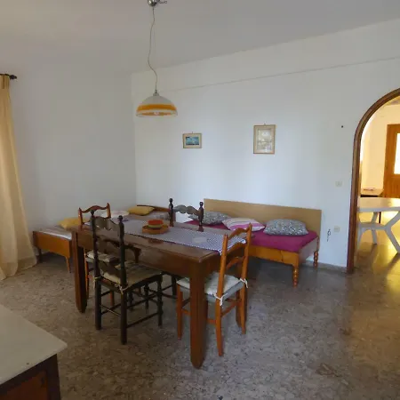 Iona Appartments * Achílleion